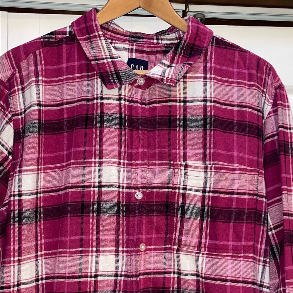 GAP Women's Pink Plaid Flannel Boyfriend Button Down Shirt - Picture 2 of 8